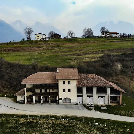 Immerso Nella Natura Con Parcheggio - Genziana